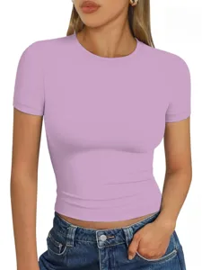 Vista dettagliata del crop top a maniche corte aderente in viola chiaro, stile casual.