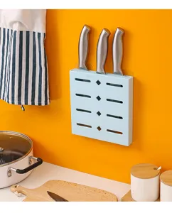 Porte-couteau mural en plastique pour organisation de cuisine, accessoire pratique et gain de place.