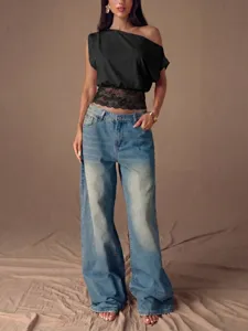 Chik schulterfreies Kurzarm-Top mit feinem Spitzensaum und trendiger Baggy-Jeans für Damen.