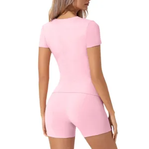 Rosa kurze Ärmel Shorts Detailansicht, mit weichem Stretchstoff für gemütlichen Komfort.