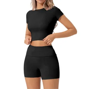 Schwarzes Crop-Top und Shorts Set, elastisches Modal, bequeme Sportbekleidung für Damen.