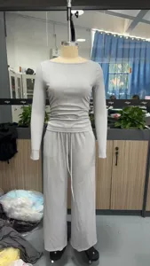 Γυναικείο γκρι πλεκτό σετ ριγέ loungewear με μακρυμάνικο τοπ και παντελόνι casual 2 τεμ