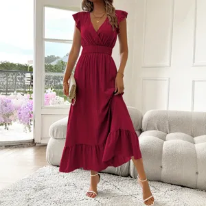 Elegante rode maxi-jurk voor dames met V-hals, korte mouwen en een mooie hoge taille.