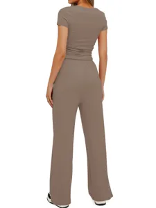 Ensemble décontracté unicolore pour femme avec top à manches courtes et pantalon large.