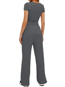 Ensemble décontracté uni avec haut à manches courtes et pantalon large taille haute.