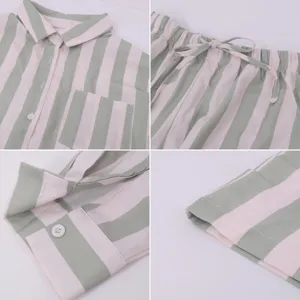 Vue détaillée de l'ensemble de pyjama à rayures pour femme avec des bandes roses et vertes.