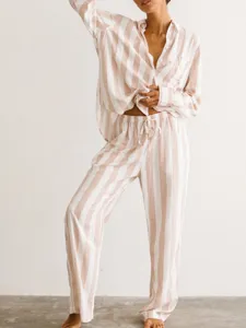 Ensemble pyjama rayé rose pour femme chemise manches longues et pantalon de détente chic