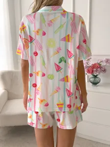 Charmant ensemble pyjama court d'été pour femme avec imprimé fruits et crème glacée.