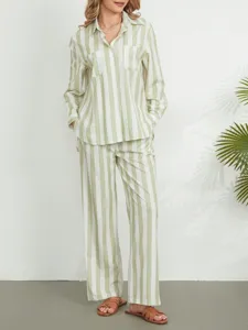 Détails de l'ensemble de pyjama rayé à manches longues pour femme, style frais et confortable.