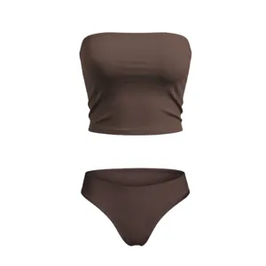 Bruine tweedelige dameset met een strapless bandeau-top en een bijpassende slip voor dagelijks.