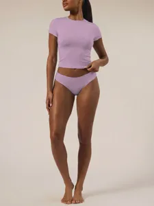 Σετ κοντομάνικο crop top και σλιπ σε μονόχρωμο, στενή γραμμή, casual στιλ, ελαστικό ύφασμα.