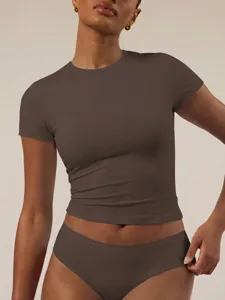 Γυναικείο σετ στενό t-shirt κοντό μανίκι και εσώρουχο, μονόχρωμο casual ρούχο για γυναίκες.