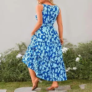 Vestido largo floral sin mangas con cuello en V y cintura elástica, detalle exterior.