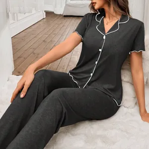 Damen Kurzarm Pyjama Set Knopfleiste Cardigan Oberteil und lange Hose bequeme Nachtwäsche.