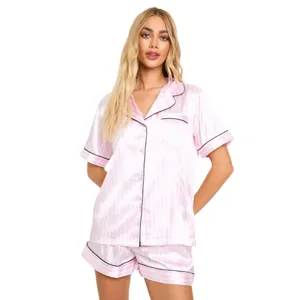 Ensemble pyjama court en soie rayé rose pour femme vetement de nuit d'ete detente.
