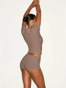 Comfortable stretchy crop top and matching shorts set, fitted short sleeve casual outfit.