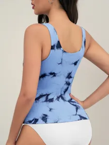 Top sans coutures tie-dye pour femme vue de détail, élégant débardeur côtelé style quotidien.