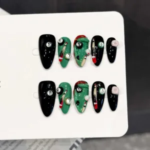 Handgefertigte künstliche Nägel mit trendigem Billard 8-Ball Design für einen stylischen Street-Look.