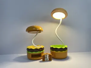 Lampe de bureau créative en forme de hamburger avec recharge USB et taille-crayon intégré.