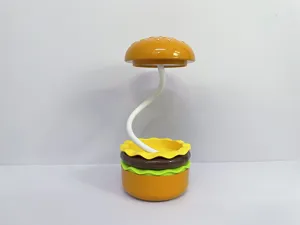 Vue rapprochée et détaillée de la jolie lampe de bureau LED en forme de burger flexible.