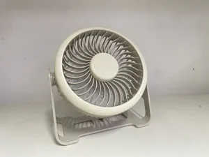 Ventilatore da tavolo USB portatile vista dettagliata, ventola silenziosa con supporto regolabile.