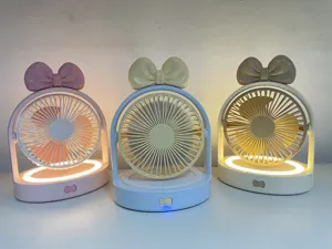Joli ventilateur de bureau avec nœud et anneau lumineux LED, mini ventilateur portable USB.