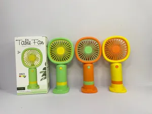 Detailansicht des tragbaren Handminiventilators mit Ladebasis und bunten USB Farboptionen.
