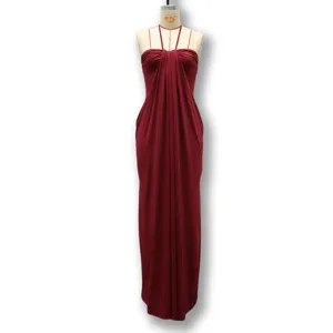 Effen halter maxi jurk rugloos, elegant gedrapeerd ontwerp voor dames zomervakantie.