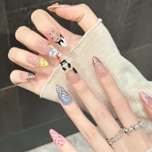 Unghie a Pressione Mandorla Fatte a Mano Motivo Panda Lungo Smudge Pois 3D Gatto Strass Unghie Finte per Donna Nail Art