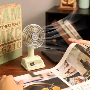 Mini ventilateur de bureau rétro avec affichage numérique et rechargeable USB pour chambre.