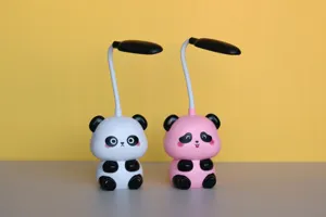 Graziosa lampada da scrivania LED USB ricaricabile panda per studio studenti.