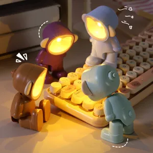 Mini Simpatica Scimmia Luce Notturna LED Animale 3D Plastica ABS Alimentato a Batteria Luce Calda Ornamento Decorativo da Scrivania