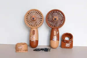 Mini ventilatore portatile ricaricabile USB con base e simpatico design dei cartoni animati.