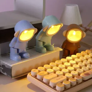 Simpatico mini cartone animato scimmia astronauta LED luce notte lampada da scrivania.