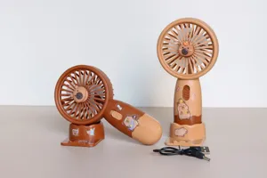Ventilatore portatile a mano con base e cavo USB, design animale per le calde giornate estive.