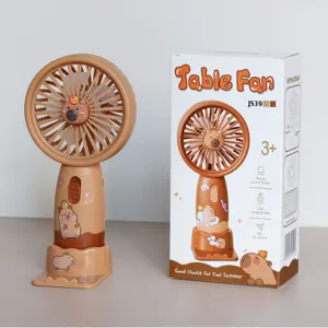 Ventilatore da tavolo portatile con simpatico design a capibbara e ricarica USB comoda.
