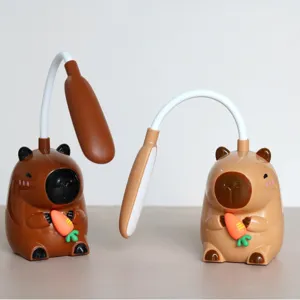Simpatica lampada da tavolo Capybara USB ricaricabile mini luce notturna con tubo flessibile.