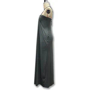 Gedetailleerd overzicht van een effen halter maxi-jurk met open rug in donkergrijs.