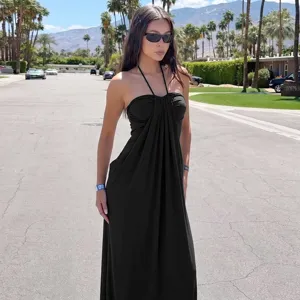 Stijlvolle effen halterhals rugvrije lange maxi jurk voor dames zomer vakantie mode.