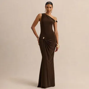 Robe Longue Sexy à une Épaule Irrégulière et Plissée pour Femme Avec Boucle en Métal Polyester Élasthanne Style Célébrité Robe de Fête