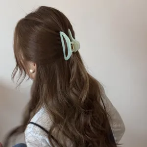 Chic hollow curved hair claw clip detail, elegant mint green design for daily half up hairstyles.