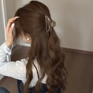 Hollow curved medium hair claw clip elegant stylish shark clip for women elegant back head styling