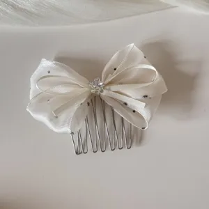 Close-up detail of the Korean mesh bow hair comb, featuring glittering star crystal and smooth satin.