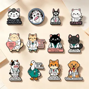 Set di spille smaltate con animali cartone animato medico per zaini e decorazione vestiti.