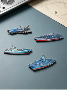 Set di spille in smalto a tema militare, distintivi metallici dettagliati di portaerei.
