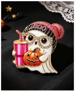 Detailansicht der Halloween-Geisterbrosche mit Strassbrille und niedlichem Emaille-Kürbis.