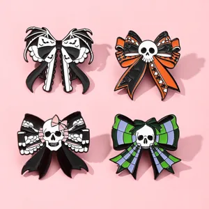Spilla Fiocco Teschio Halloween Gotico Quadretti Smalto Distintivo Pin Per Borsa Abbigliamento Accessori Donna Uomo Gioielli Regalo