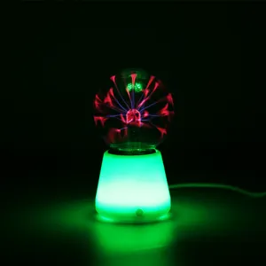 Primer plano detallado de la bola de plasma USB de 3 pulgadas con efectos de relámpago.