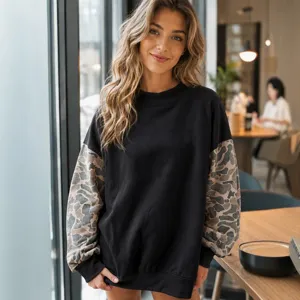 Oversized mock neck colorblock camo fleece sweatshirt for women, casual long sleeve pullover.