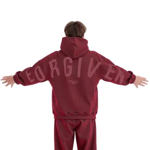 Übergroßer weinroter Kapuzenpullover und Hosen Set mit Rückendruck, modische Streetwear.